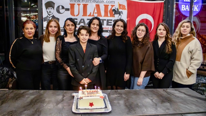 2. YIL KUTLAMA PASTASINDA ‘KADINLARIN BAŞARISI’ DİLEKLERİ TUTULDU